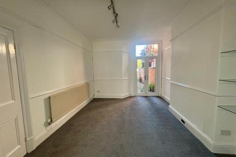 3 bedroom terraced house to rent, Ruskin Road, Crewe, W2