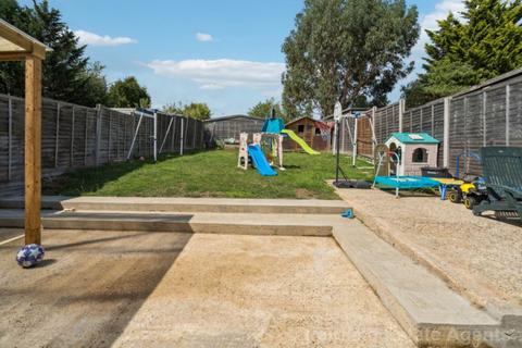 undefined, Penrose Avenue, Carpenders Park