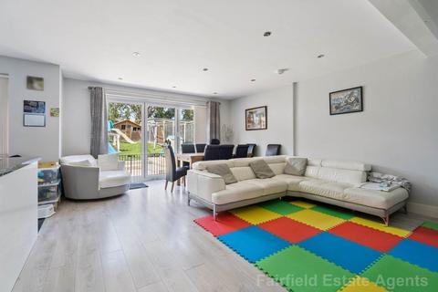 undefined, Penrose Avenue, Carpenders Park