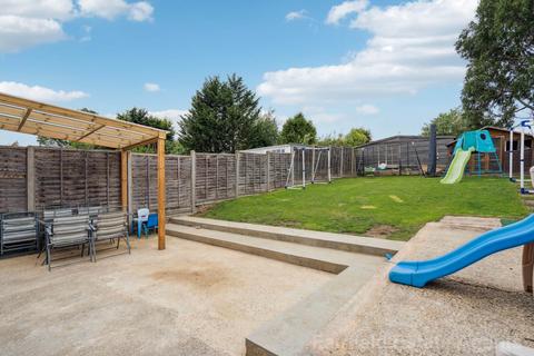 undefined, Penrose Avenue, Carpenders Park