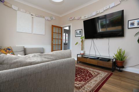 4 Elm Grove, Barry, CF63 1NB