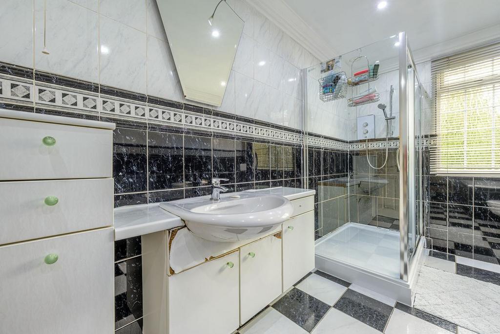 En-Suite 2