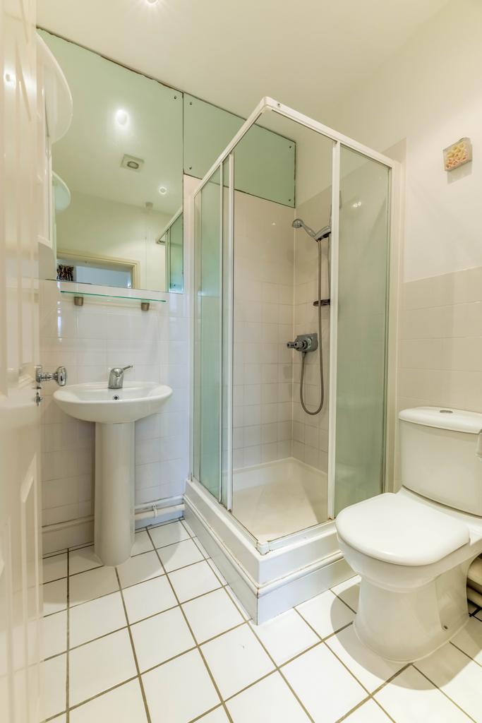 Ensuite.JPG