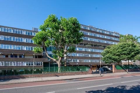 3 bedroom flat for sale, Garratt Lane, Tooting, London, SW17