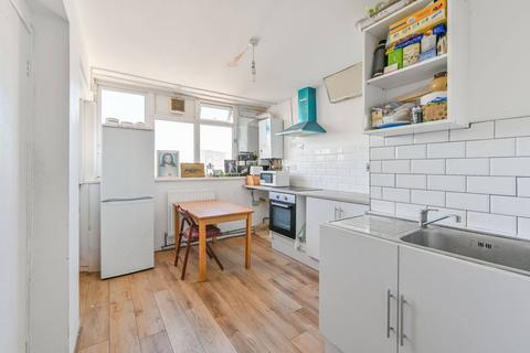 3 bedroom flat for sale, Garratt Lane, Tooting, London, SW17