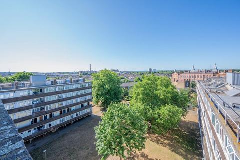 3 bedroom flat for sale, Garratt Lane, Tooting, London, SW17