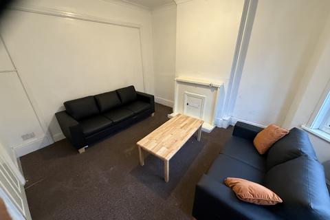 undefined, Cromwell Street, HOUNSLOW, Greater London, TW3