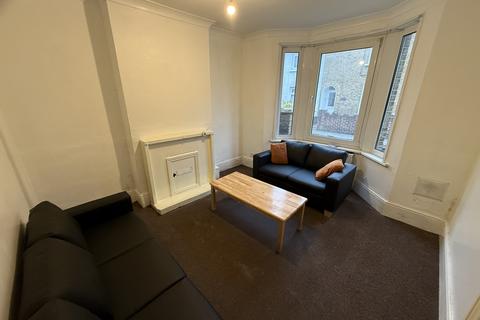 undefined, Cromwell Street, HOUNSLOW, Greater London, TW3