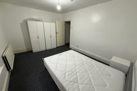 undefined, Cromwell Street, HOUNSLOW, Greater London, TW3