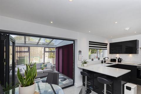 4 bedroom semi-detached house for sale, Crest Court, Huddersfield HD3