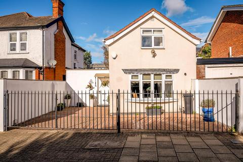 2 bedroom detached house for sale, The Avenue, Bickley, Bromley, BR1