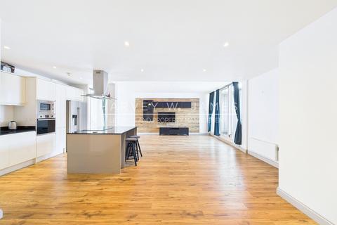 2 bedroom apartment to rent, Blackwall Way, Corona Building, E14