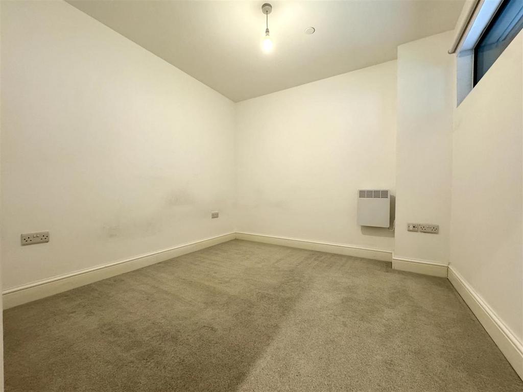 Bedroom pic 1.jpeg