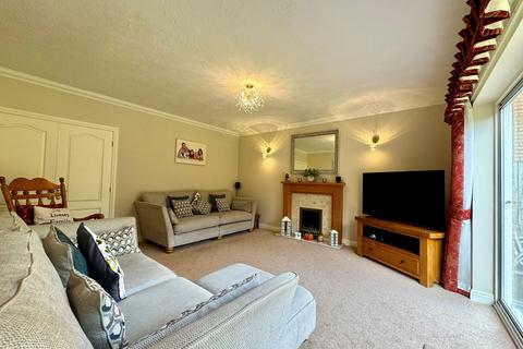 undefined, Greaves Close, Southport PR9