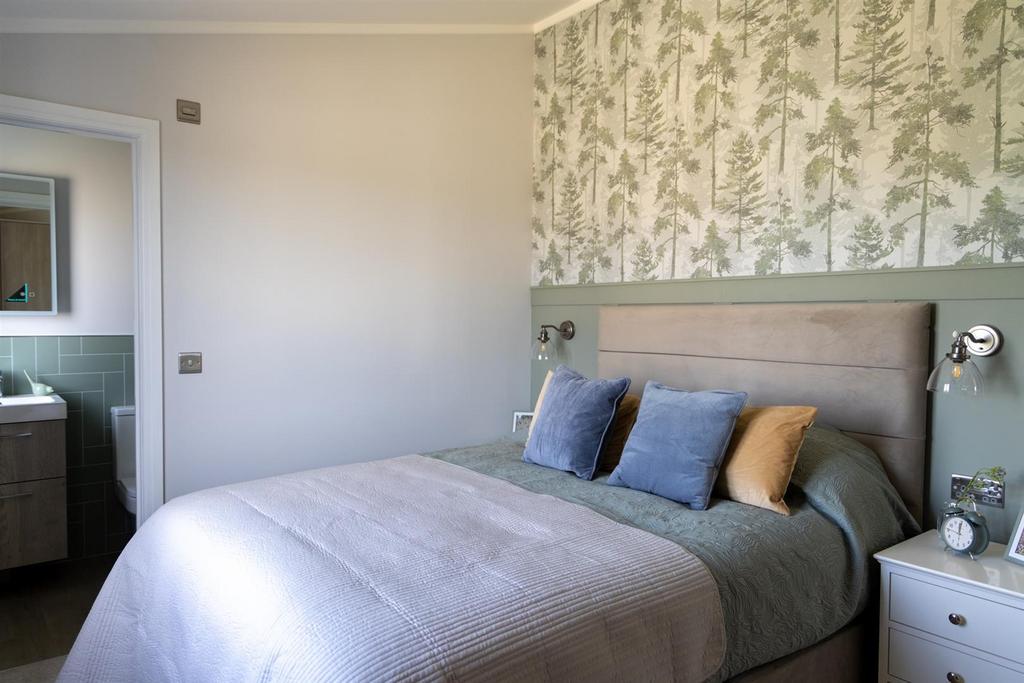 Bed1a.jpg