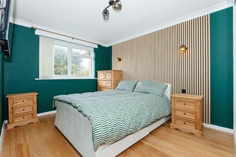 2 bedroom flat for sale, Russell Court, Bridge Close, Lancing