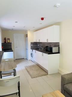 3 bedroom terraced house to rent, Swansea SA1