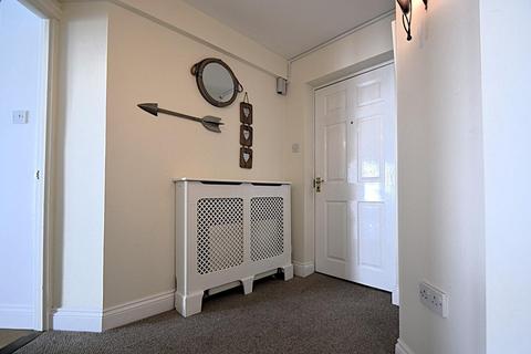 2 bedroom flat to rent, Esplanade, Sandown
