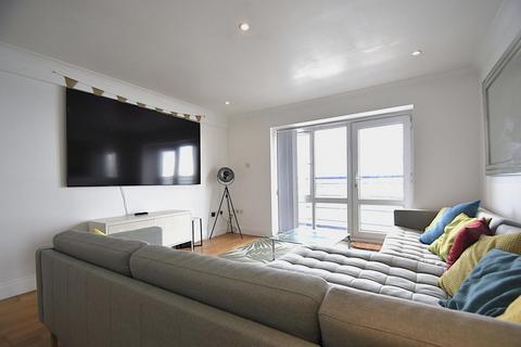 2 bedroom flat to rent, Esplanade, Sandown