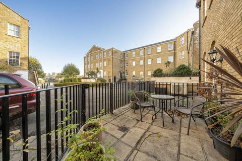 2 bedroom flat to rent, Rotherhithe Street, London SE16