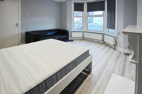 1 bedroom in a house share to rent, Gilbert Road, Belvedere