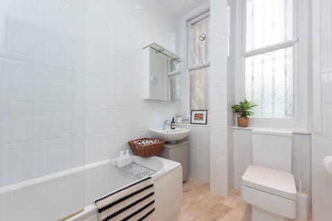37a Kings Gardens, London, NW6 4PX