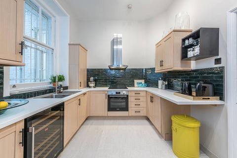 37a Kings Gardens, London, NW6 4PX