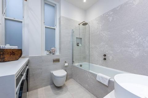 37a Kings Gardens, London, NW6 4PX