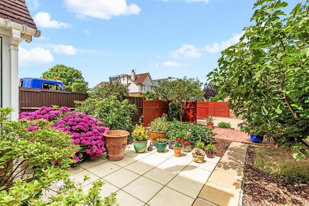 330 Upper Richmond Road West-26.jpg
