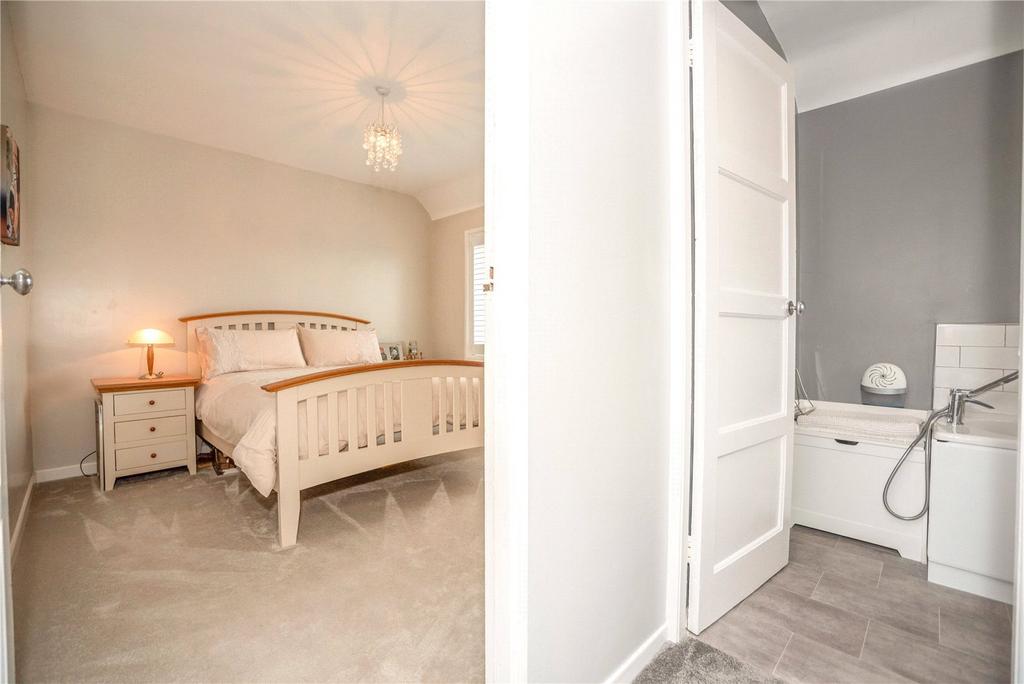 Bedroom 2 / Bathroom