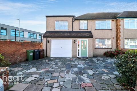 4 bedroom end of terrace house for sale, Dagenham Road, Dagenham