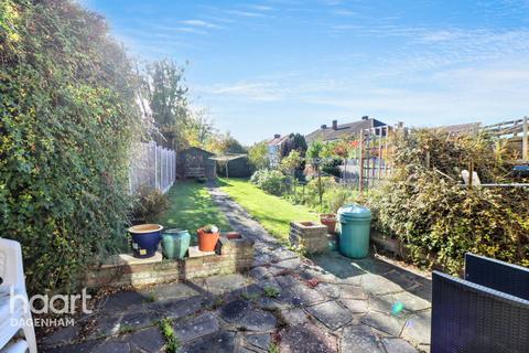4 bedroom end of terrace house for sale, Dagenham Road, Dagenham