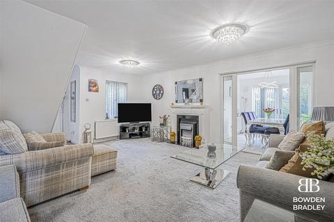 4 bedroom house for sale, Peel Place, Ilford, IG5