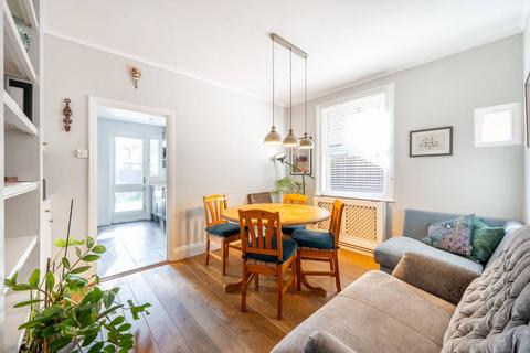 2 bedroom flat for sale, Temple Road, Cricklewood, London, NW2