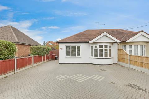 2 bedroom semi-detached bungalow for sale, Parkfields, Benfleet, SS7