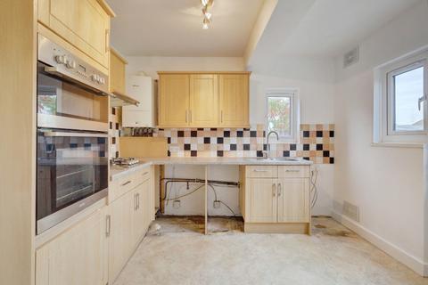 2 bedroom semi-detached bungalow for sale, Parkfields, Benfleet, SS7