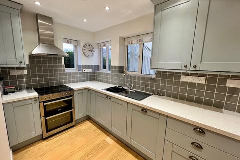 3 bedroom semi-detached house to rent, High Street, Suffolk IP15