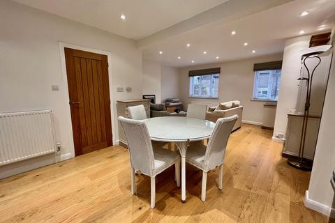 3 bedroom semi-detached house to rent, High Street, Suffolk IP15
