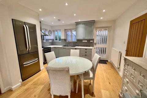3 bedroom semi-detached house to rent, High Street, Suffolk IP15