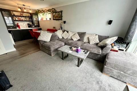 2 bedroom ground floor flat for sale, Mortlake Close, Beddington