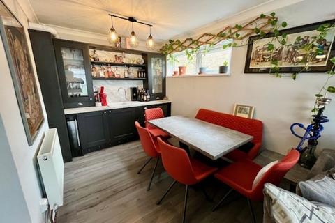2 bedroom ground floor flat for sale, Mortlake Close, Beddington