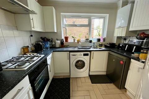 2 bedroom ground floor flat for sale, Mortlake Close, Beddington