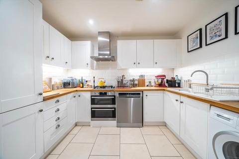 2 bedroom flat for sale, Wellington Place, London Road, Cheltenham, Gloucestershire, GL52