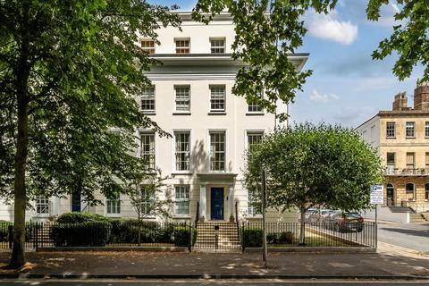 2 bedroom flat for sale, Wellington Place, London Road, Cheltenham, Gloucestershire, GL52