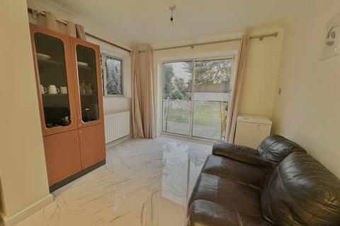 4 bedroom semi-detached house to rent, Harcourt Road, Southampton
