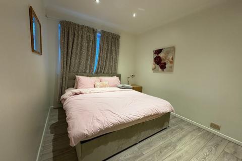 4 bedroom semi-detached house to rent, Harcourt Road, Southampton