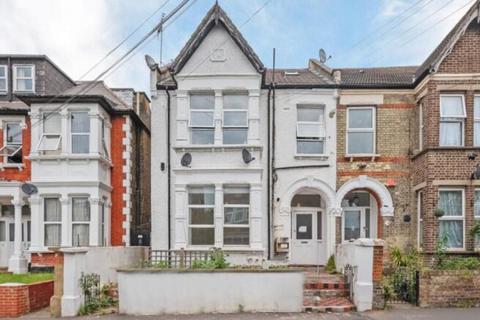 3 bedroom apartment to rent, Greenhill Road, London NW10