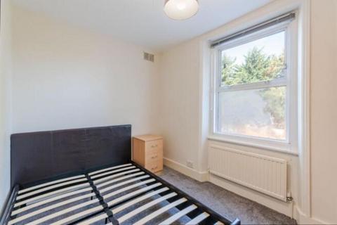 3 bedroom apartment to rent, Greenhill Road, London NW10