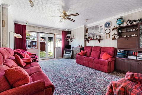 undefined, Ryelands Close, Caterham