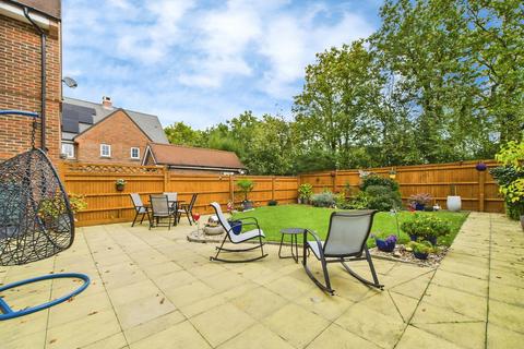 undefined, Kilnwood Close, Faygate